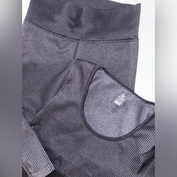 Aerie Offline Workout Set - Picture 2 of 4